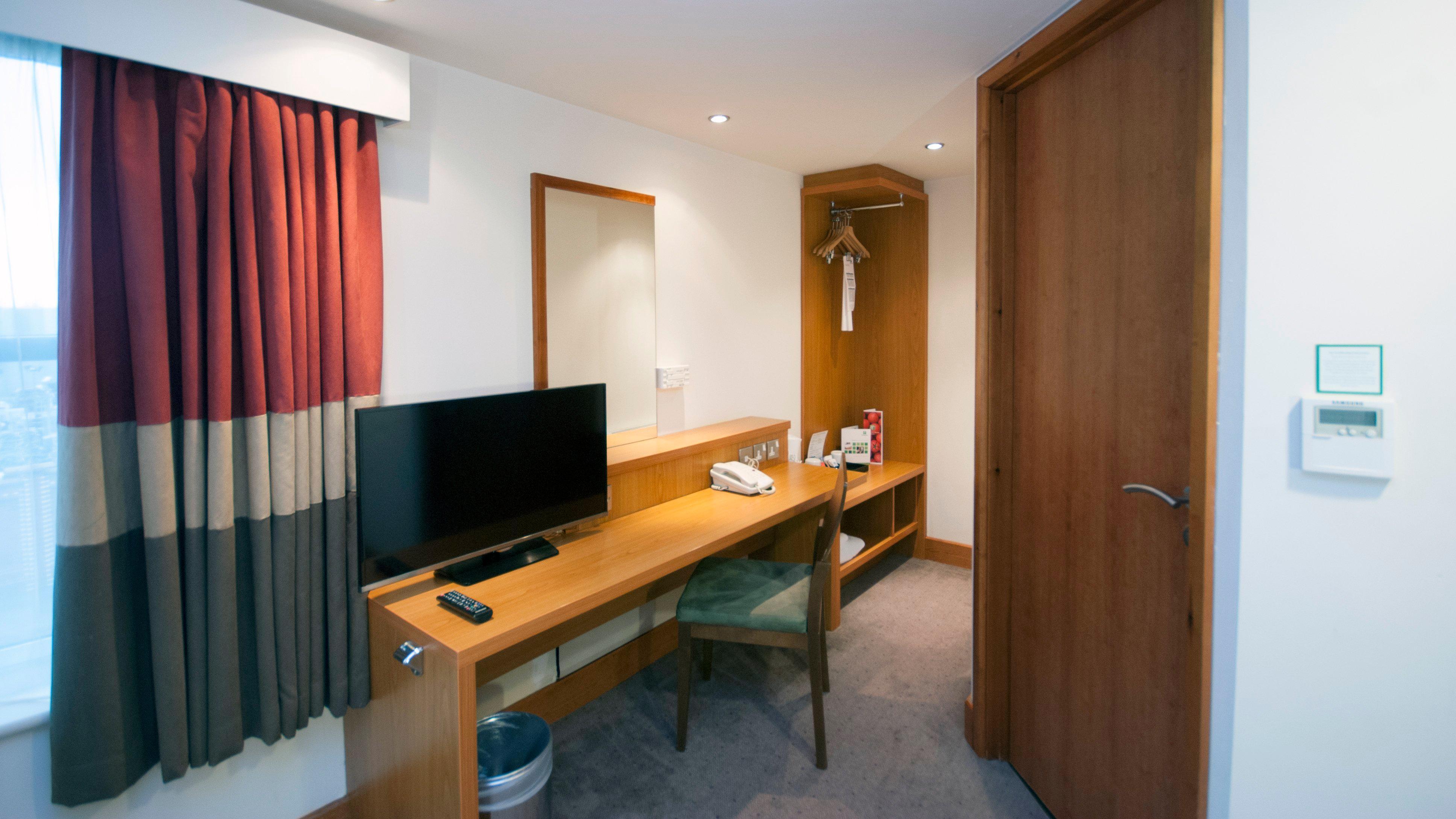 Holiday Inn Manchester - Central Park, An Ihg Hotel Exterior photo