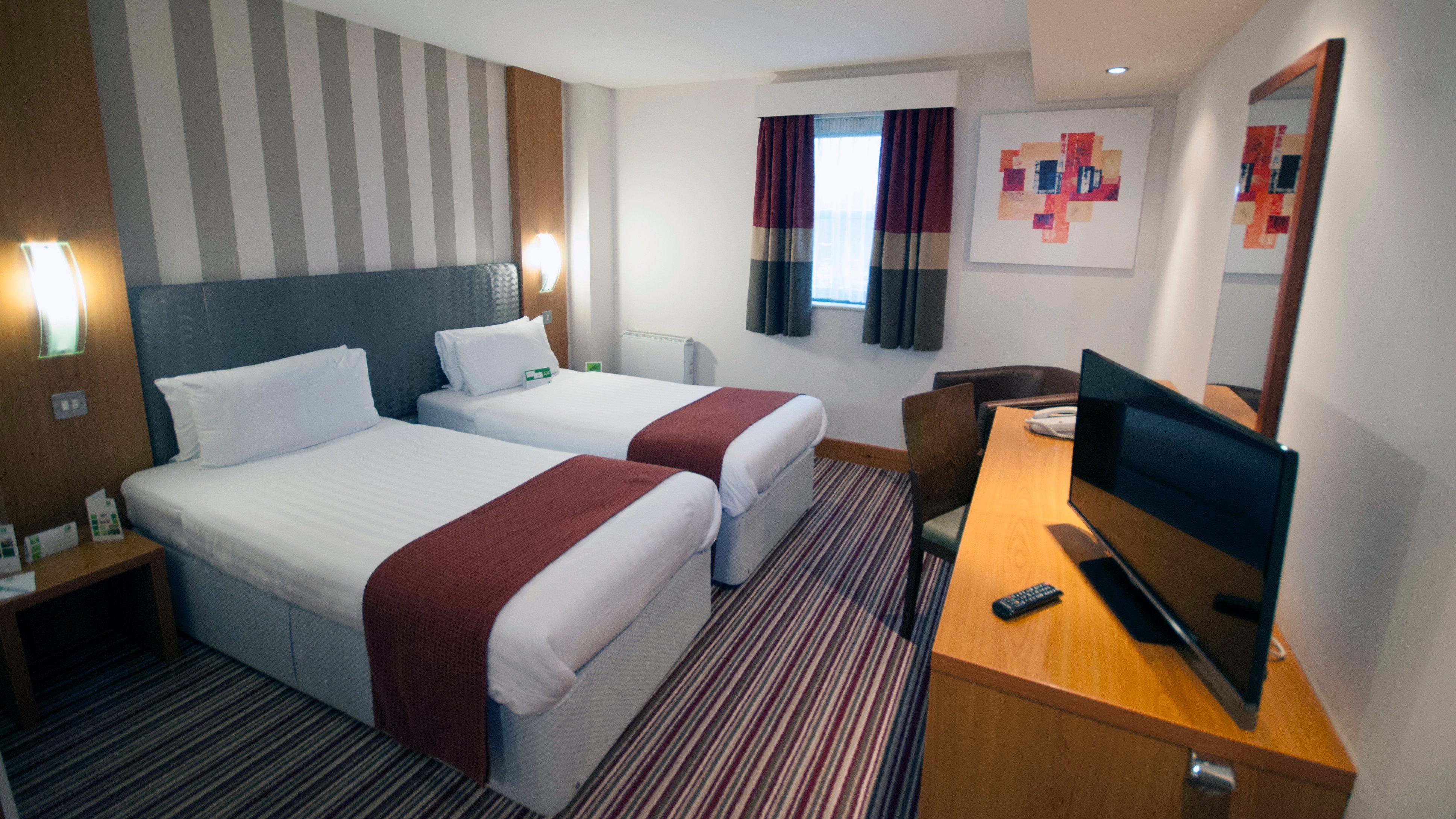 Holiday Inn Manchester - Central Park, An Ihg Hotel Exterior photo